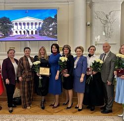 Педагоги Колпинского района отмечены наградами Санкт-Петербурга Педагоги Колпинского района отмечены наградами Санкт-Петербурга
