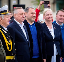 Юлия Логвиненко поздравила губернатора Александра Беглова с днем рождения