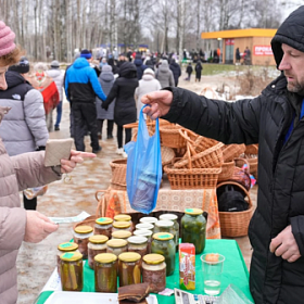 В Петербурге с 1 июля запрещена уличная торговля у школ, остановок и метро