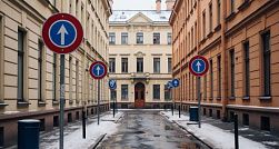 В Петербургских дворах могут появиться регулирующие движение машин знаки