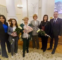 В Смольном вручили государственные награды специалистам Колпинского района