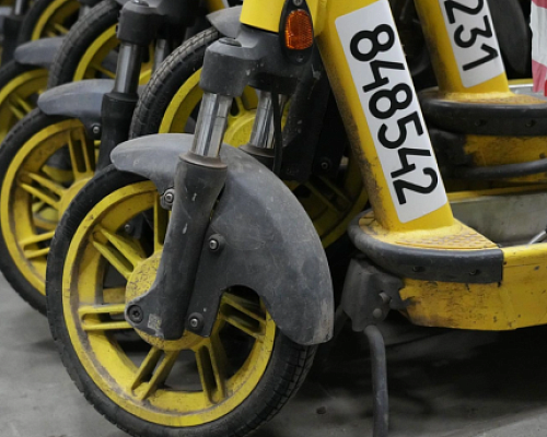 Выяснилось, когда в Петербурге может завершиться сезон самокатов