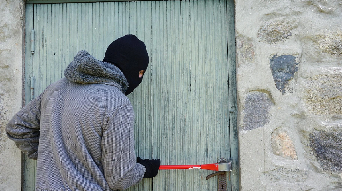Петербурженку ограбили на 3,3 млн рублей, пока она отдыхала в Турции