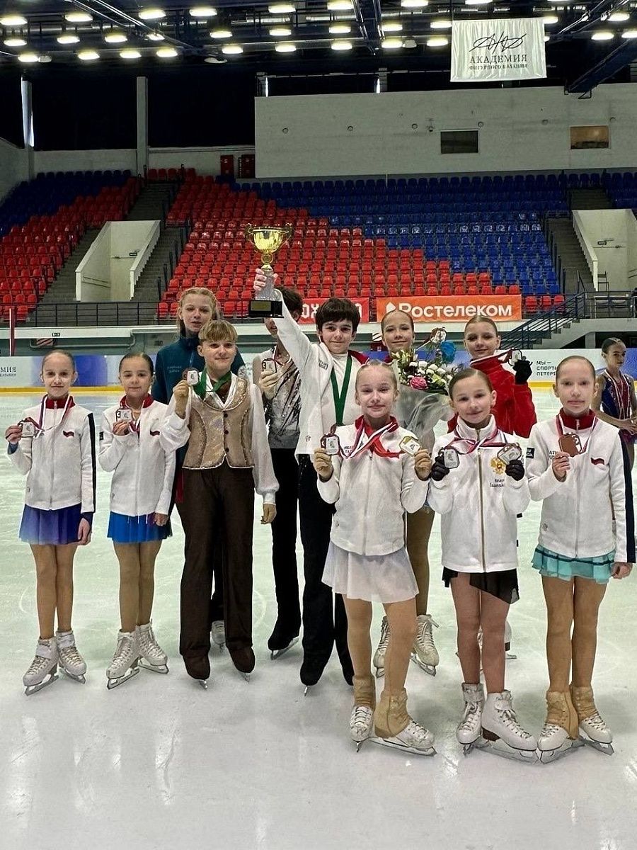 Командные соревнования «Золотой конёк» прошли в Академии фигурного катания