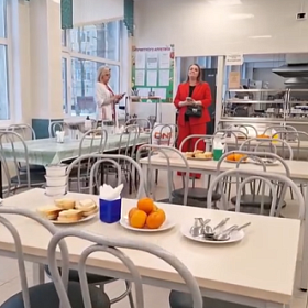 Елена Бескостая проверила качество школьного питания в школе №461