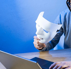 Россиян предупредили о рассылке фейковых писем о «новогодних дивидендах»