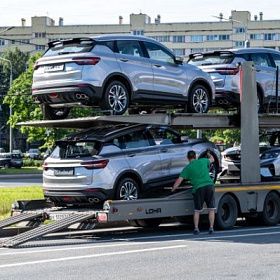 Российский авторынок ожидает в I квартале 2026 года обвал продаж на 40%, прогнозируют аналитики "Автостата" Российский авторынок ожидает в I квартале 2026 года обвал продаж на 40%, прогнозируют аналитики "Автостата"