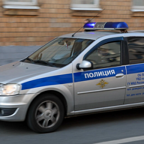 Петербурженка обнаружила возле дома на Полевой улице ящик с оружием