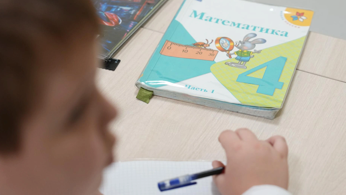 Глава Минпросвещения высказался об идее перехода на 12-летнее обучение в школах