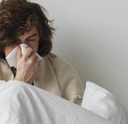 Не морс и не чай с мёдом: врач раскрыл способ вылечиться от гриппа на 2 дня быстрее