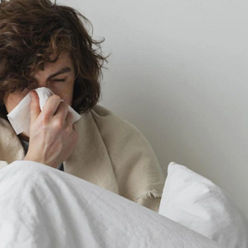 Не морс и не чай с мёдом: врач раскрыл способ вылечиться от гриппа на 2 дня быстрее