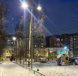 В Колпино в квартале у Харламовского сквера появились новые фонари