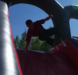 Работу батутных аттракционов могут ограничить в России