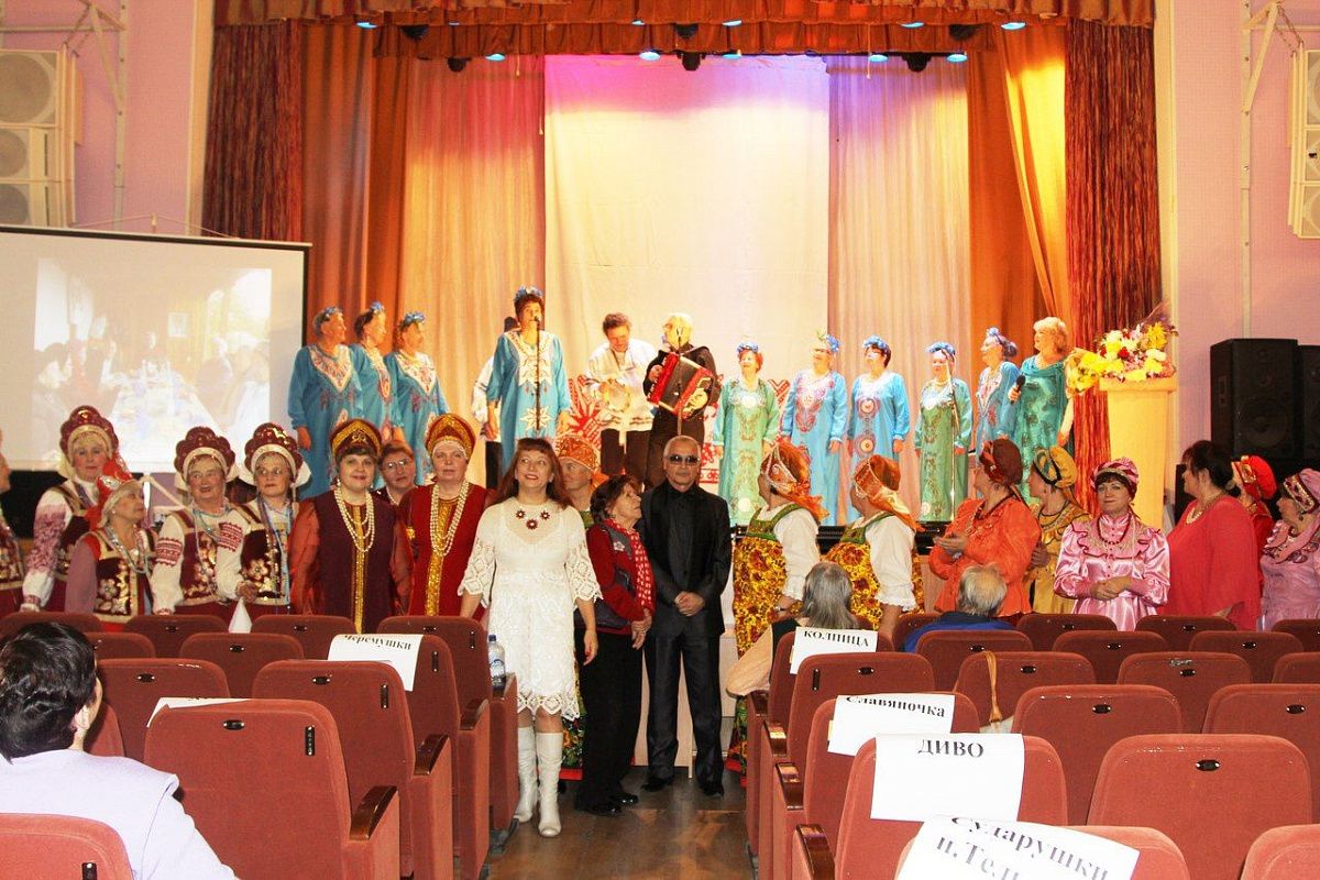 Мы танцуем и поем - молодеем с каждым днем