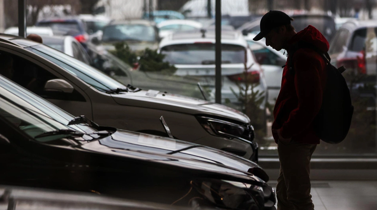 В первой половине ноября цены изменились у 12 брендов автомобилей