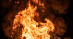 На территории Ижорского завода в Колпино ночью тушили крупный пожар