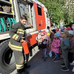 В детском саду №11 Колпинского района рассказали воспитанникам о соблюдении правил пожарной безопасности