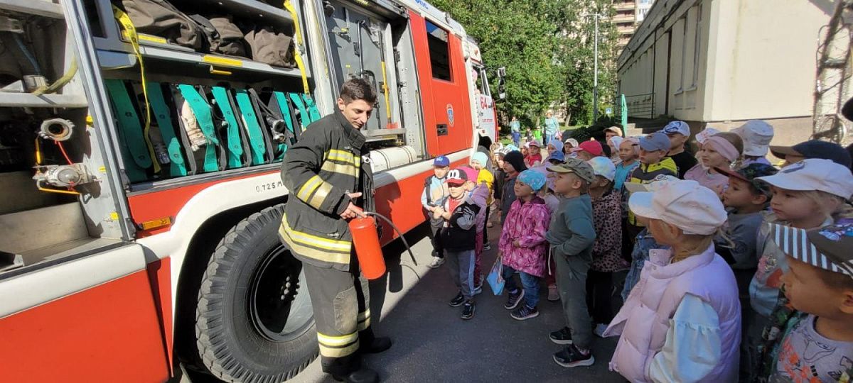 В детском саду №11 Колпинского района рассказали воспитанникам о соблюдении правил пожарной безопасности В детском саду №11 Колпинского района рассказали воспитанникам о соблюдении правил пожарной безопасности