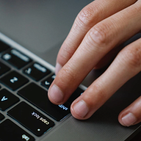 Юная бизнес-тренер обманула петербуржцев на 4,5 млн рублей