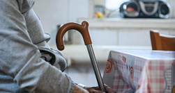 Учёные рассказали, как ужины в одиночестве сильно вредят пенсионерам