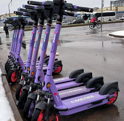 Электросамокаты покидают улицы Петербурга и отправляются на зимовку