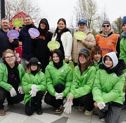 Центральной площадкой Дня благоустройства стал «Сказочный субботник» в сквере на Раумской улице