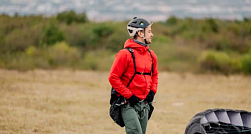Петербуржец разбился о скалы во время полёта на параплане в Турции