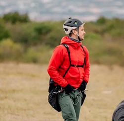 Петербуржец разбился о скалы во время полёта на параплане в Турции